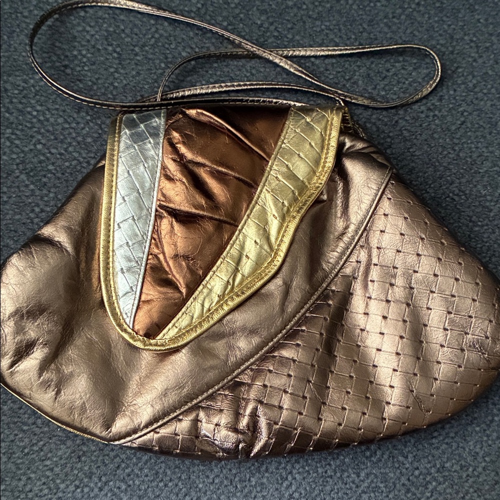 Elegant Metallic Women's Clutch/Leather